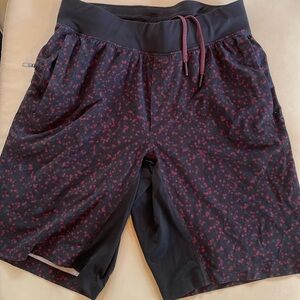 Lululemon men’s XS shorts with compression liner  short